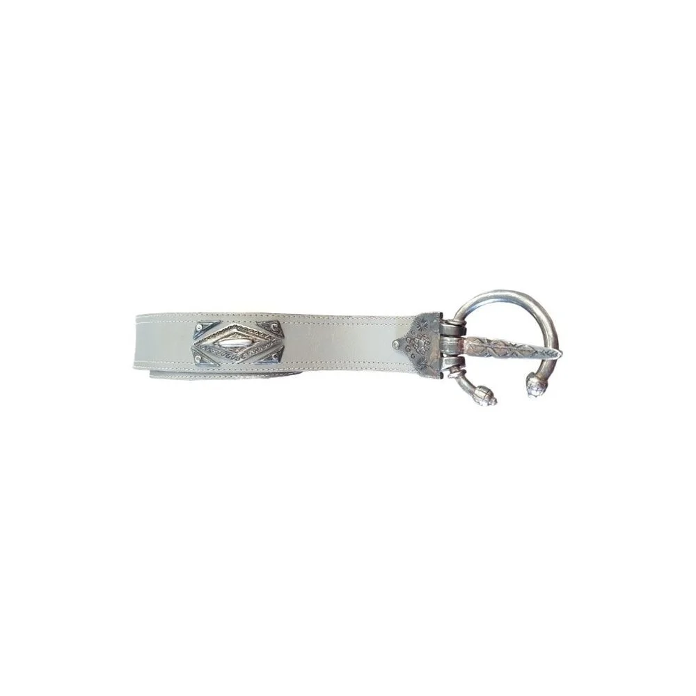 Laurel belt leather with a round, ornate metallic buckle Size 40